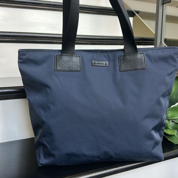Fossil Navy Nylon Shoulder Tote Bag – Travel, Gym, Diaper Bag – Like New - Picture 1 of 10